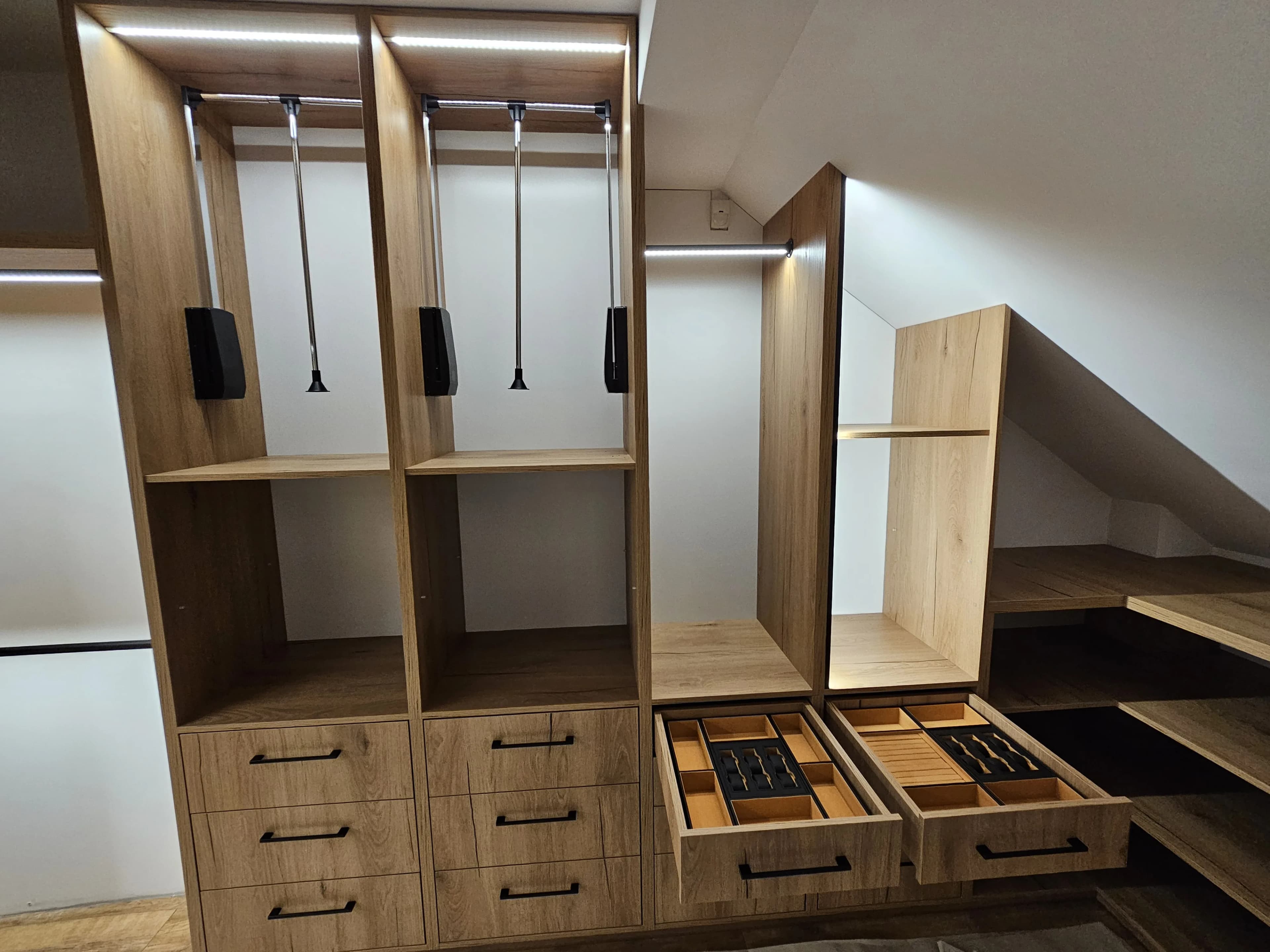 Garderoba Drewno Dab Nowoczesna Szuflady - Stolarnia Pablo Słupsk