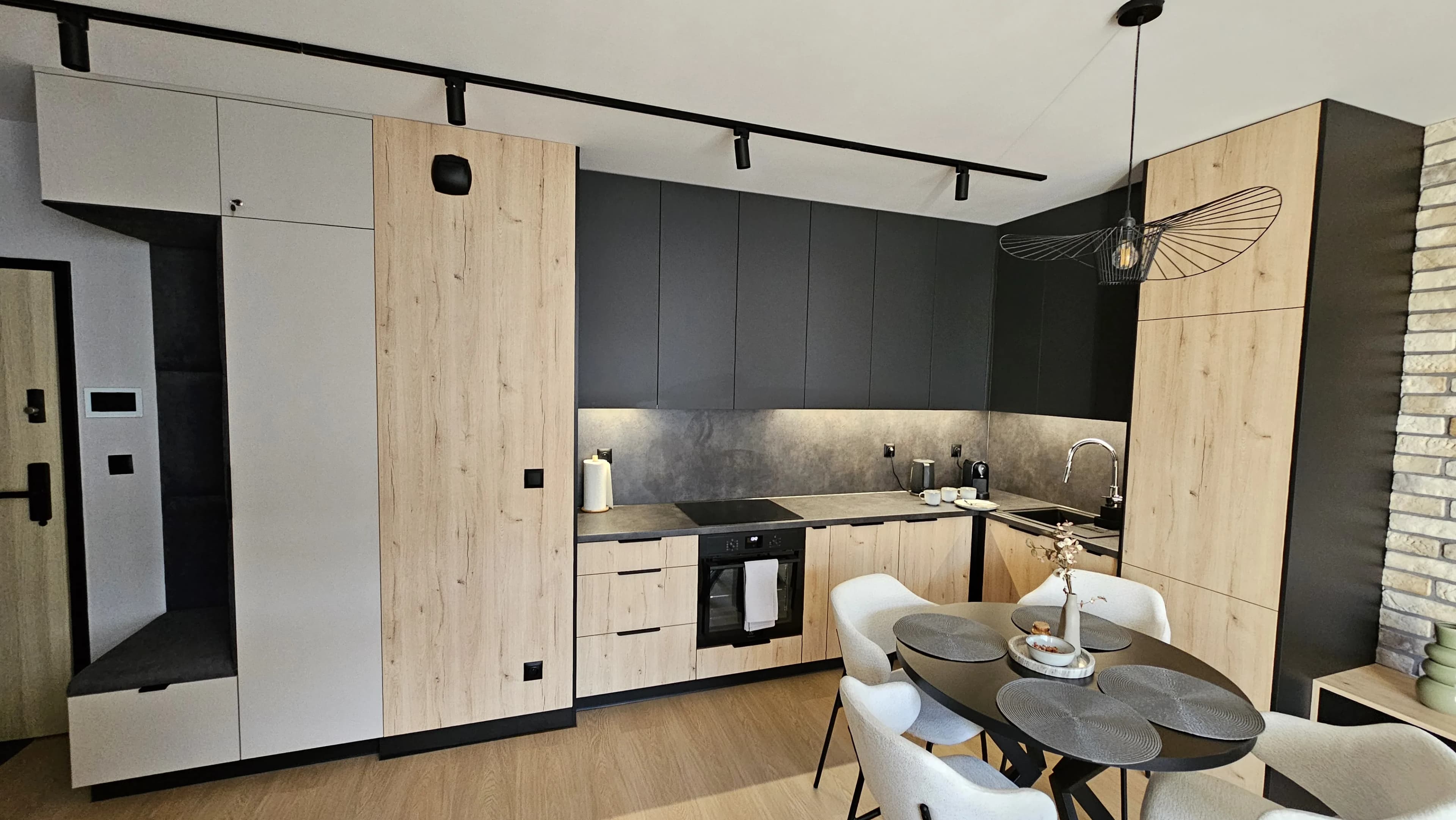 Kuchnia Antracyt Drewno Dab Nowoczesna Zabudowa - Stolarnia Pablo Słupsk