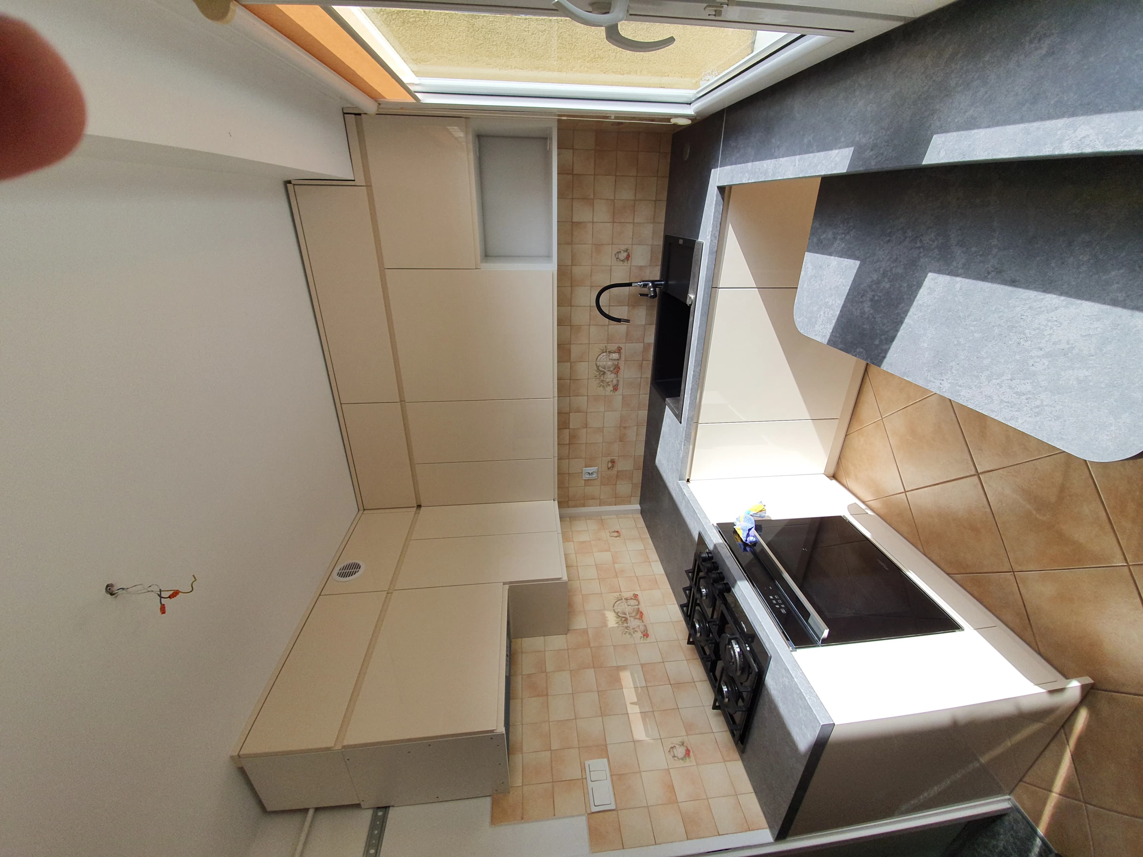 Kuchnia Bezowa Nowoczesna Narozna - Stolarnia Pablo Słupsk