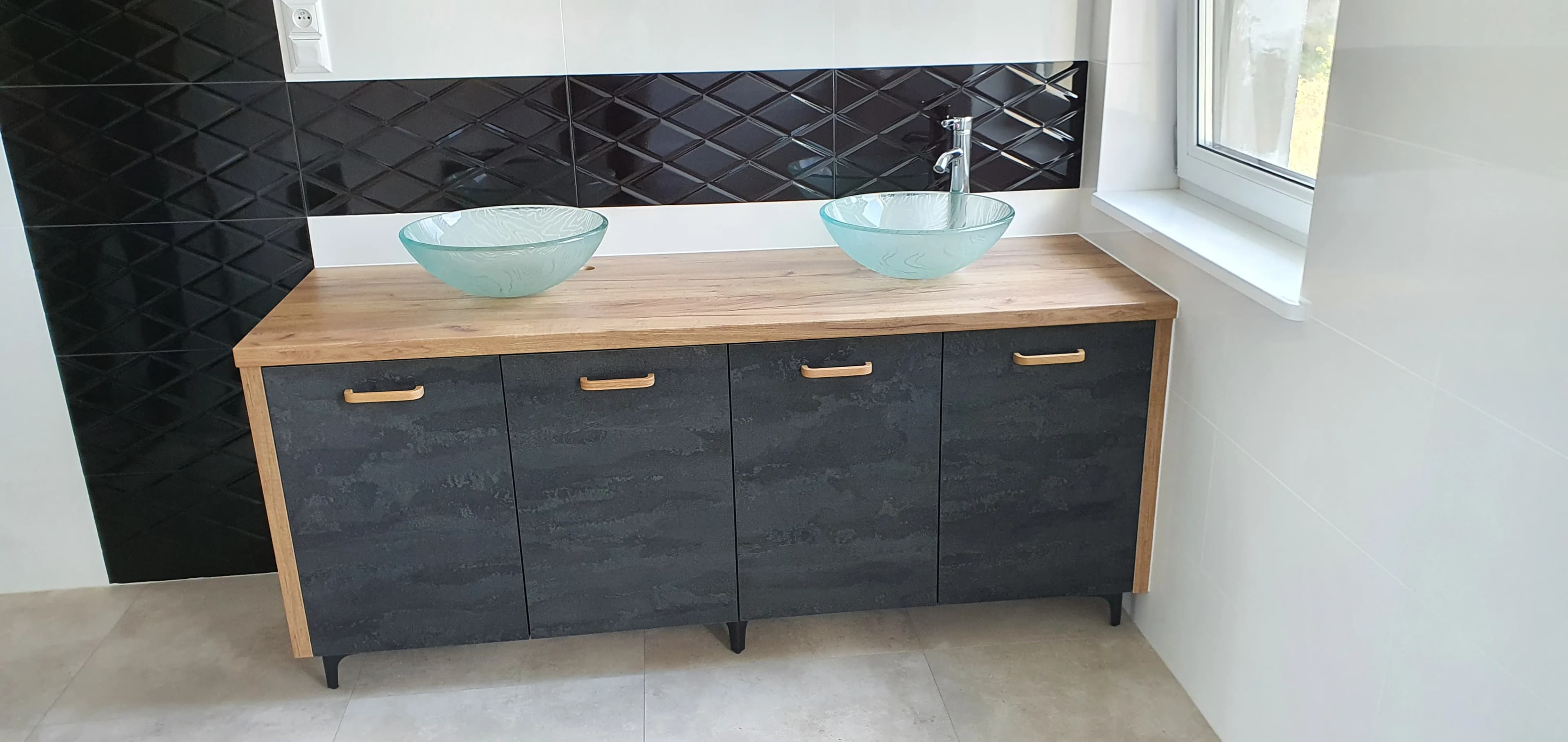 Lazienka Czarna Biala Drewno Nowoczesna - Stolarnia Pablo Słupsk