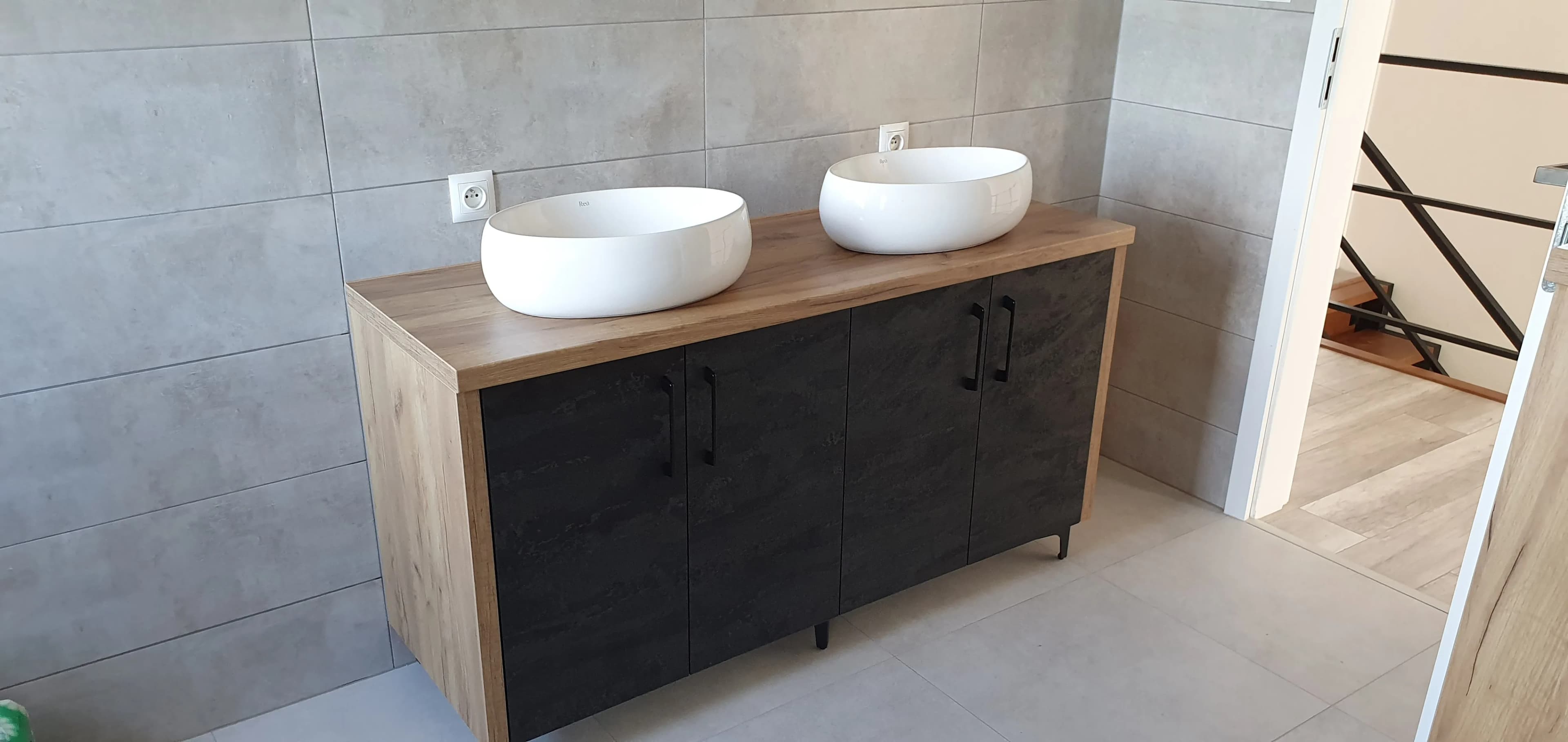 Lazienka Szara Drewno Czarny Nowoczesna - Stolarnia Pablo Słupsk