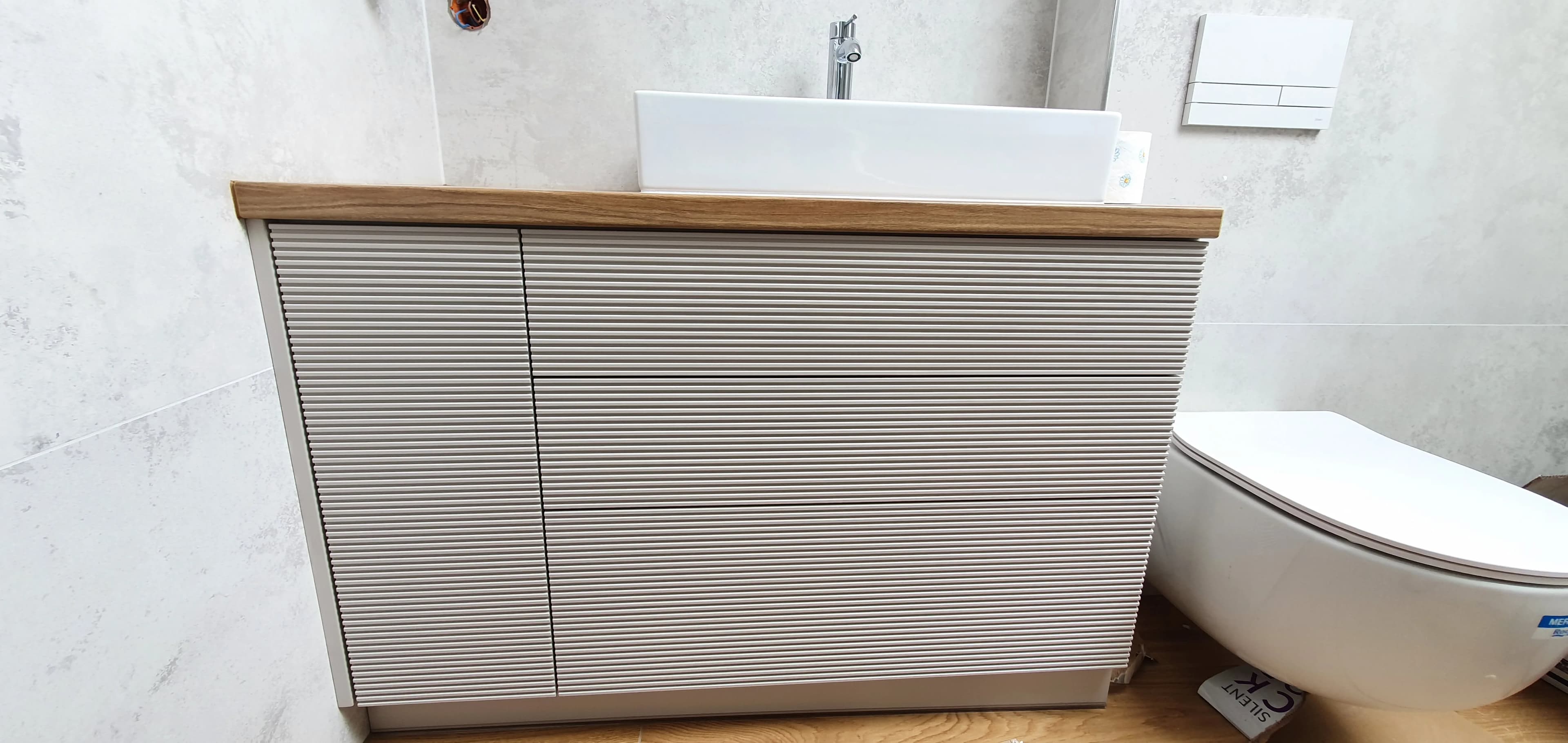 Lazienka Szara Drewno Nowoczesna Szafka - Stolarnia Pablo Słupsk